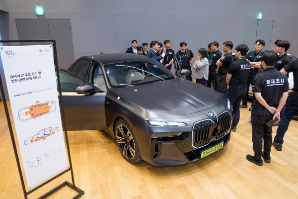 BMW i5, 요즘 왜 이렇게 난리인 거야?