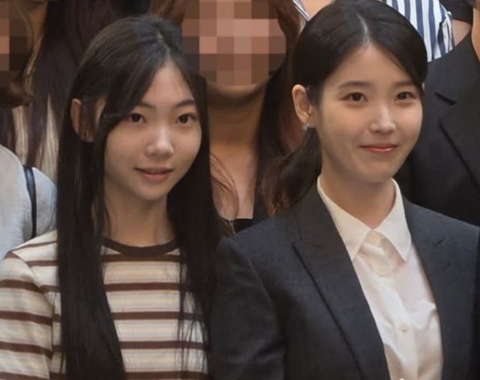 아이유, 결혼식 하객으로 등장…역사 왜곡 논란 후 근황