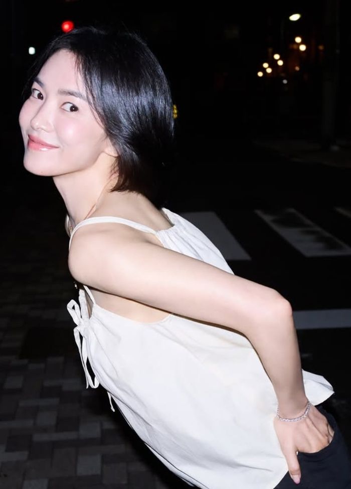송혜교, 편안한 일상도 화보네…40대 안 믿기는 비주얼!