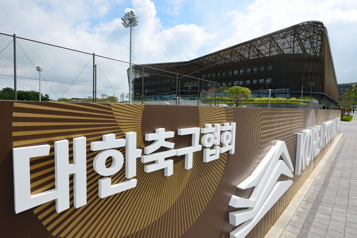 스페인 대표팀, 새 감독 선임 임박? 숨겨진 후보는 누구?