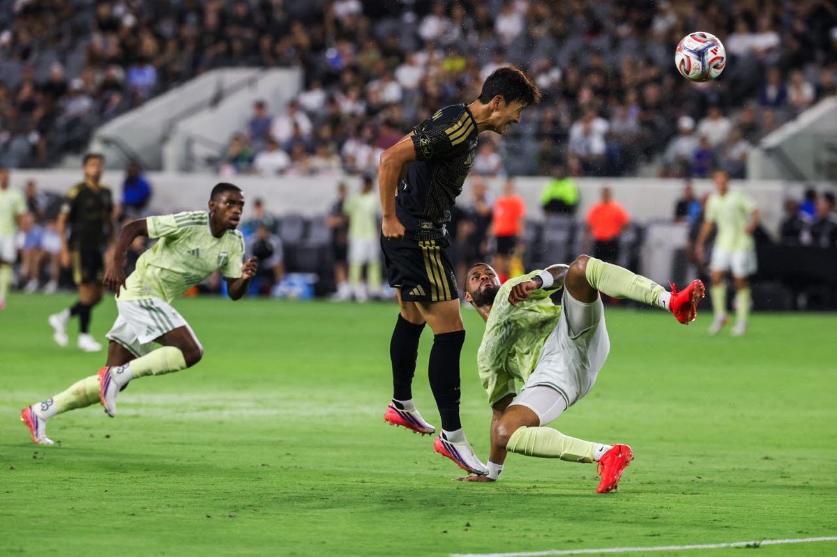 손흥민, 6경기 침묵에도 터지지 않는 슈팅…LAFC 무승부